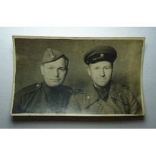 Солдат-железнодорожник с другом, 1944г., СССР