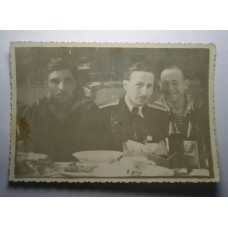 Моряки-подводники обедают "ЛЕМБИТ", 1952г.